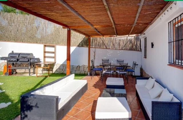 Detached Villa For 6 People In Lloret De Mar With Comunal Outdoor Swimming Pool Puigventos Ngoại thất bức ảnh